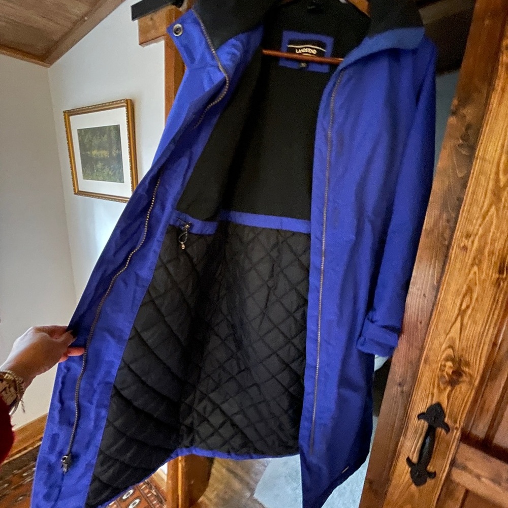 WARM Stadium Coat— Pristine Condition - Picture 4 of 5